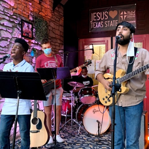 Easter Worship outside at UMC Texas State